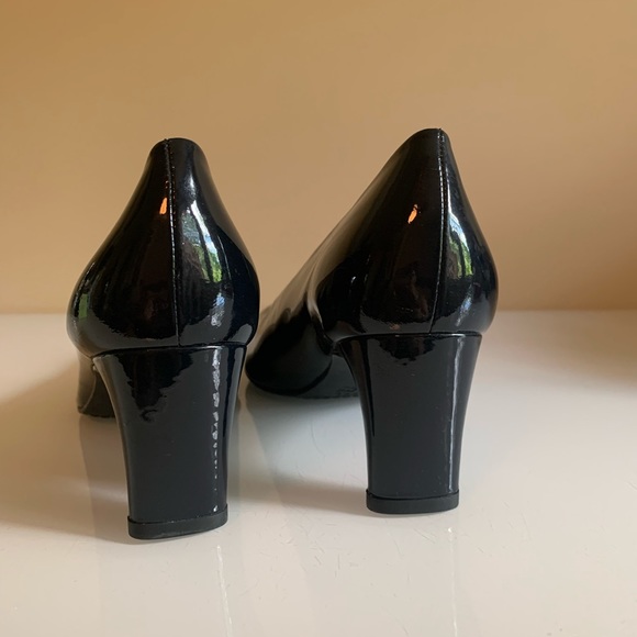 Stuart Weitzman Navy Patent Leather Heels - Picture 4 of 6